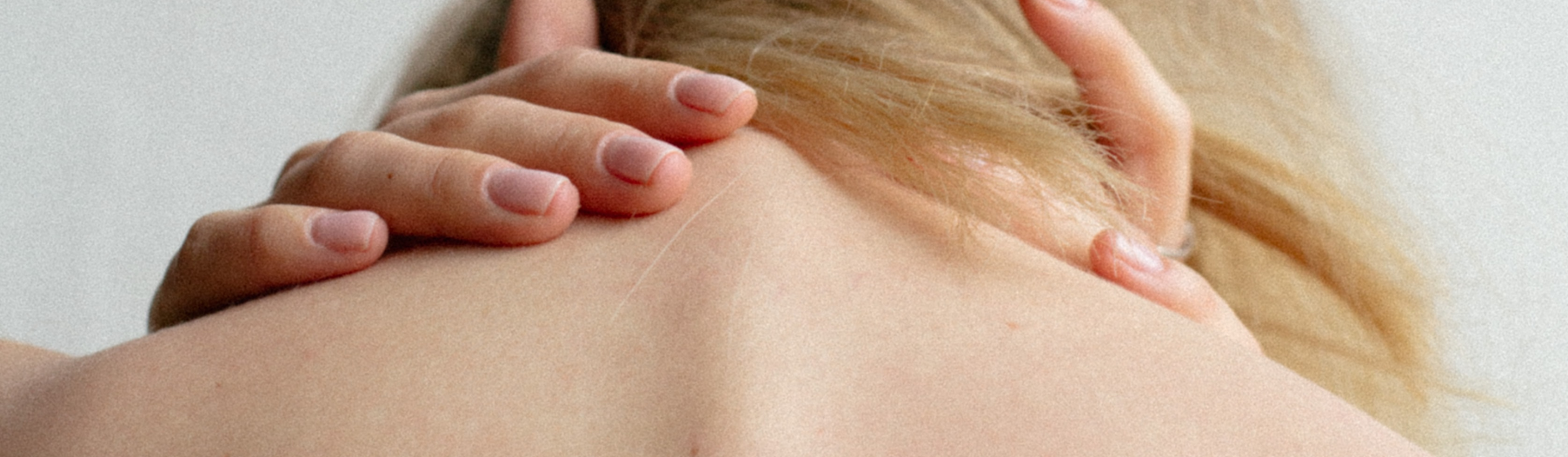 PARLIAMO DI FIBROMALGIA: SCOPRIAMO QUEL VELO INVISIBILE CHE ANCORA LA NASCONDE
