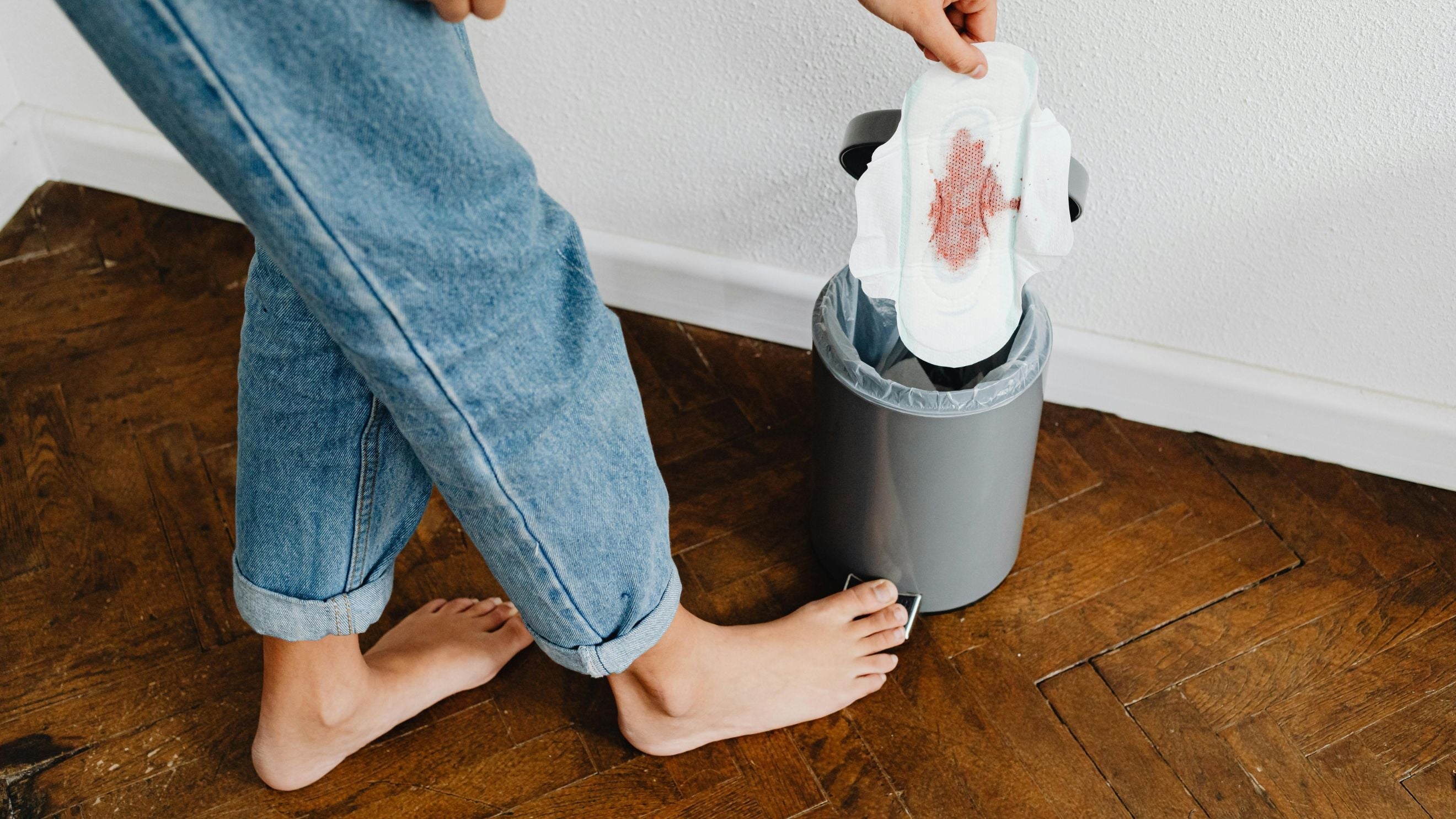 Assorbenti: dove si buttano davvero?